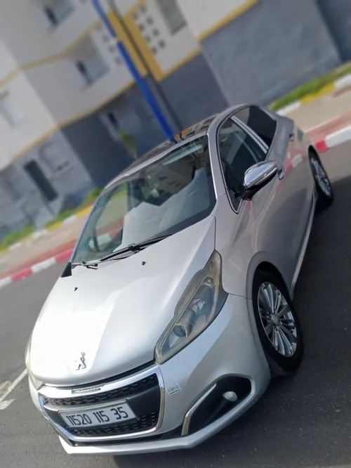 Peugeot 208 2015 Allure Facelift