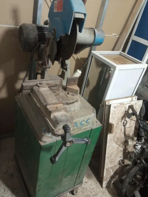Machine Tronçonneuse tv300