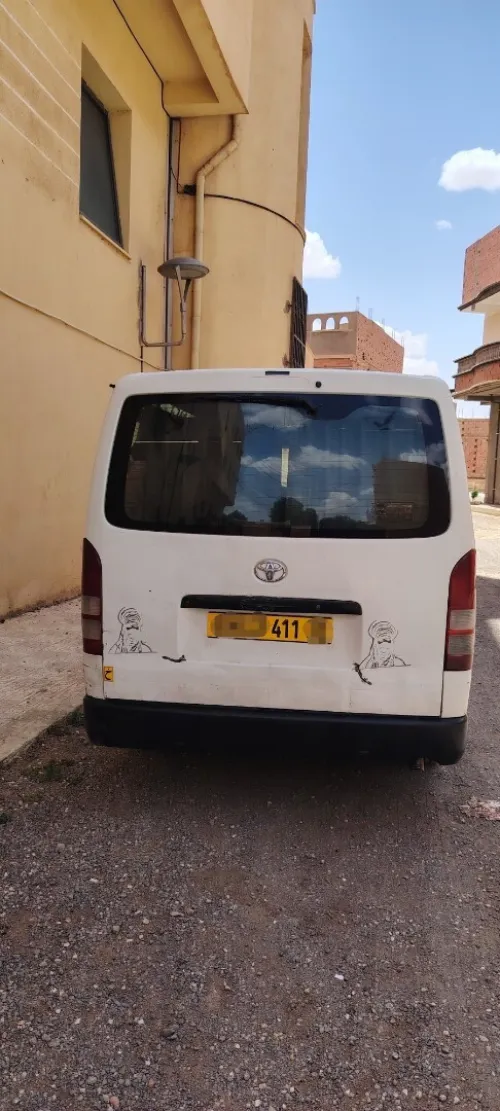 Toyota Hiace 2011 