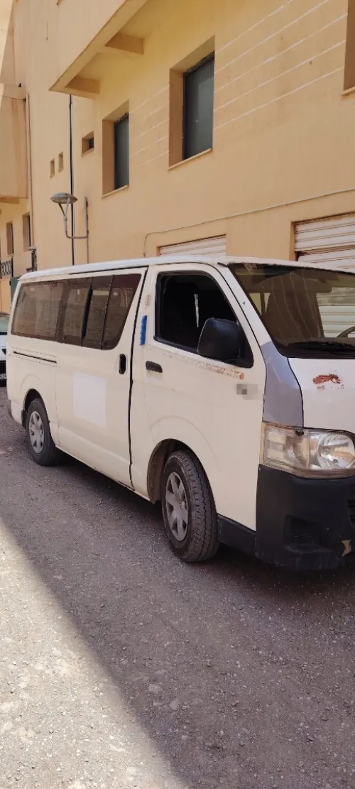 Toyota Hiace 2011 