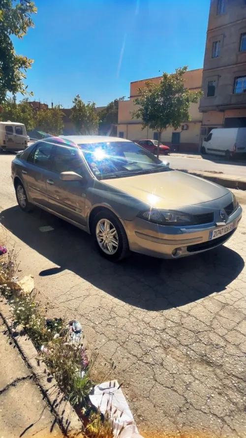 Renault Laguna 2 2006 Initial, Paris
