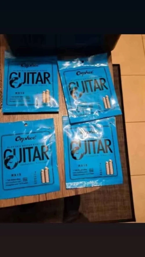 DISPONIBLE DES CORDES DE GUITARE ÉLECTRIQUE 9/42