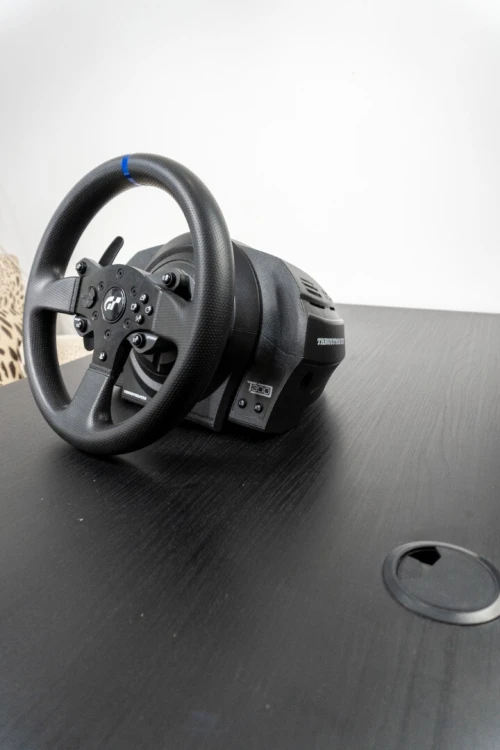 Volant Thrustmaster T300RS GT + pédales modifiées + Moza HGP + levier "frein à main" + cockpit bois