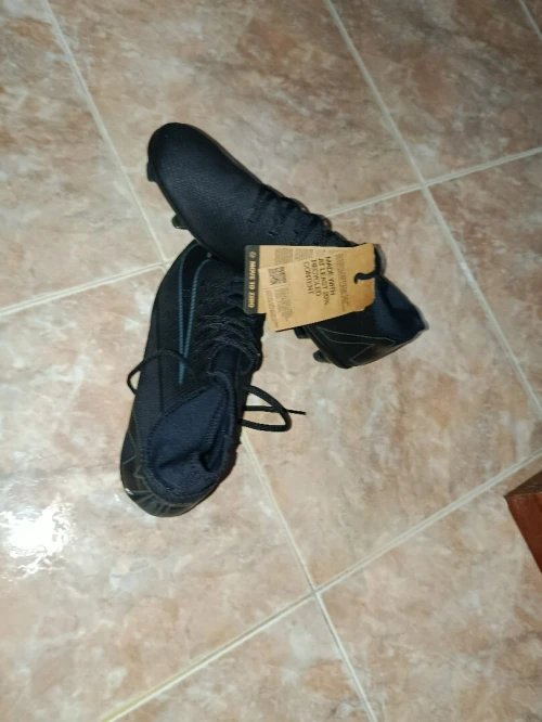 حذاء كرة قدم Nike جديد