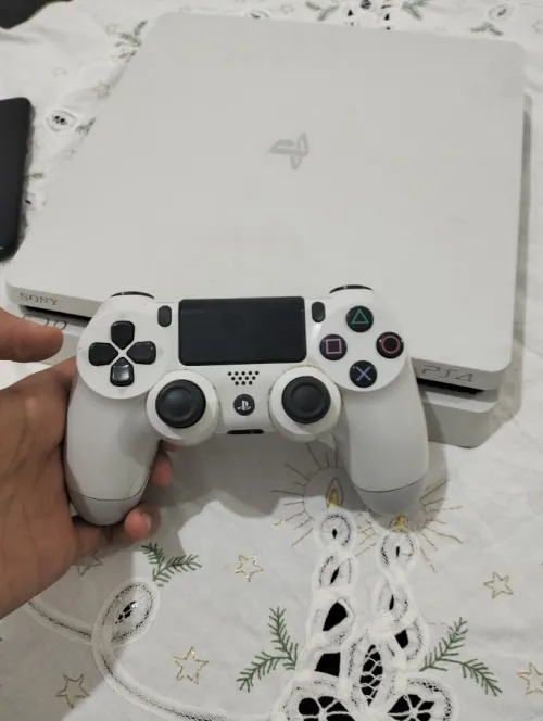 Ps4 slim online avec manette originale plus gta5 