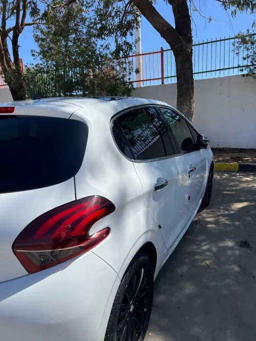 Peugeot 208 2016 Allure Facelift