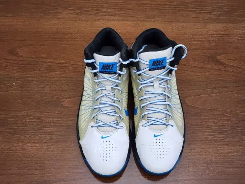 حذاء لكرة السلة Basketball shoe