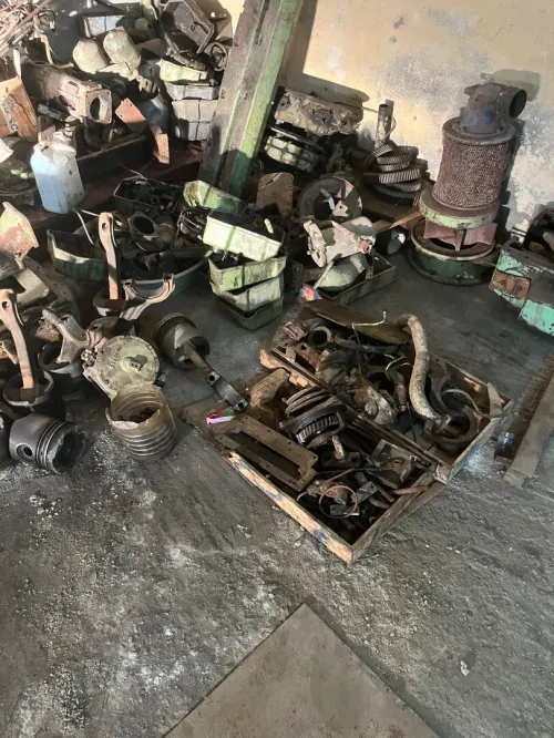 Lot de pièces détachées pour moteur marin