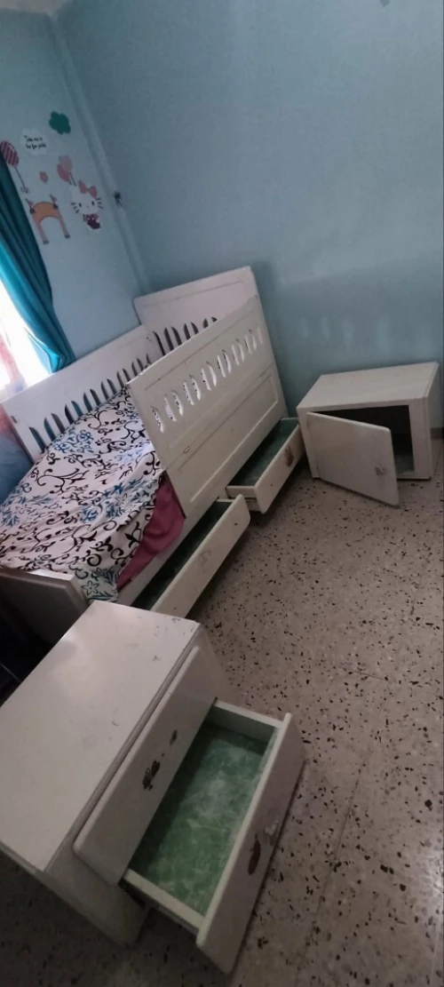 lit evolutif + tables de nuit + armoire