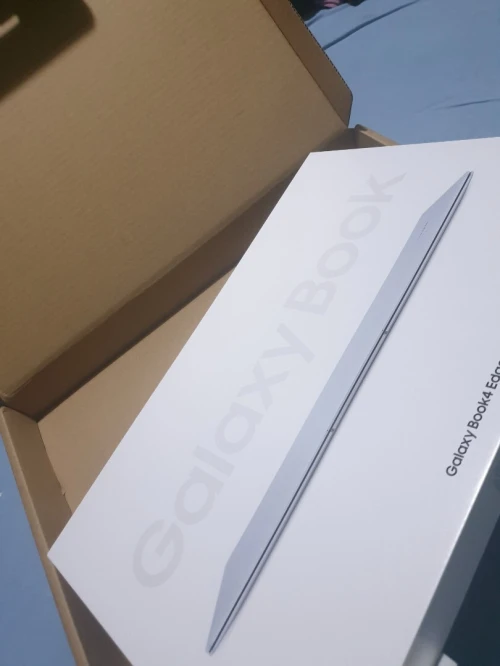 Galaxy book4 edge 16 pouses écran tactile 16g la ram 1TB SSD Sous blister jamais utilisé 