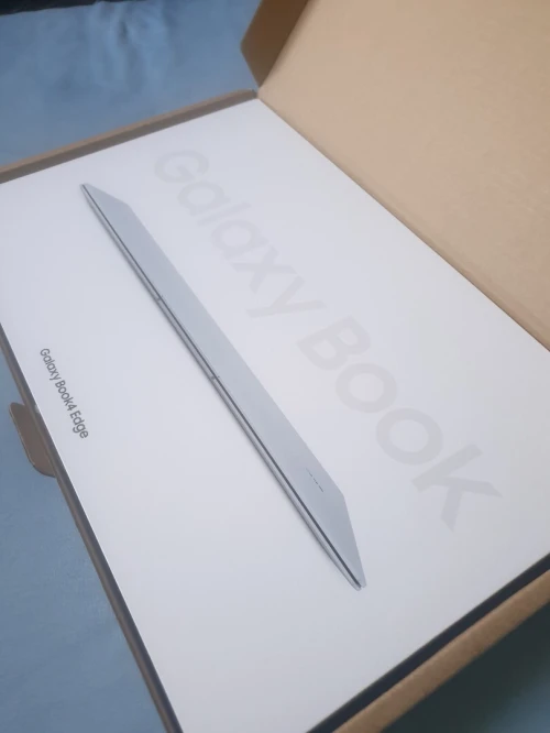 Galaxy book4 edge 16 pouses écran tactile 16g la ram 1TB SSD Sous blister jamais utilisé 
