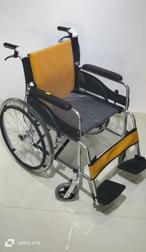 Chaise roulante avec frein