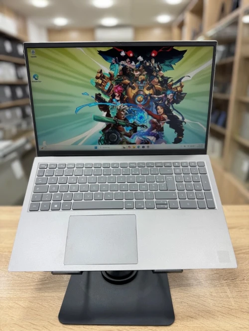 DELL Inspiron 15 5518 15.6 i7-11370H 16GB/512GB
