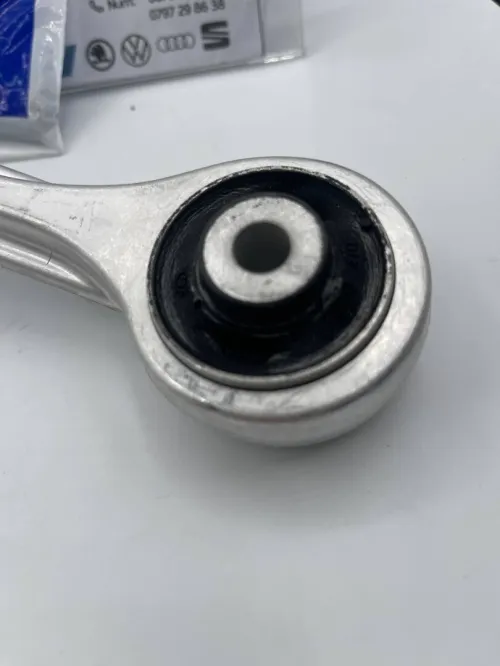 Bras de Suspension Supérieur Avant Gauche (Audi Q5) - 8E0407505A (VW - Seat - Audi - Skoda)