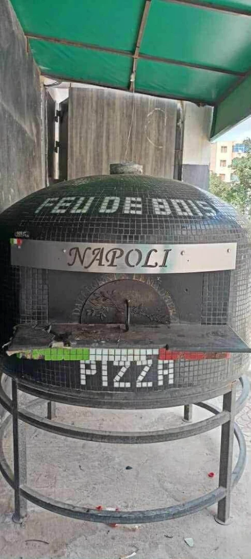 Four de pizza au feu de bois