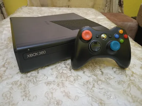 Xbox 360 slim avec manette d'origine sans fil