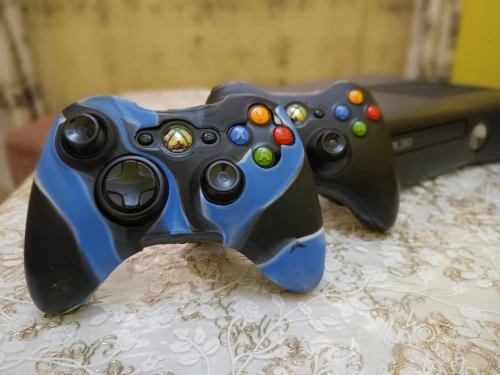 Xbox 360 slim flash et glitch avec 2 manette sans fil d'origine