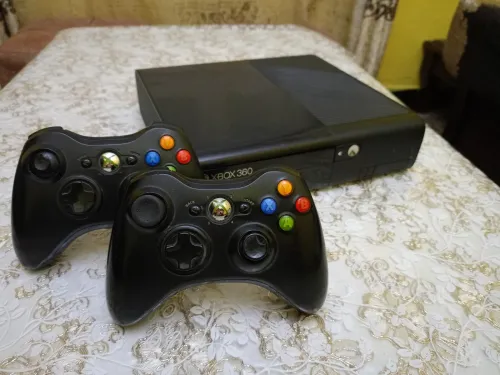 Xbox 360 ultra slim flash et glitch avec 2 manette