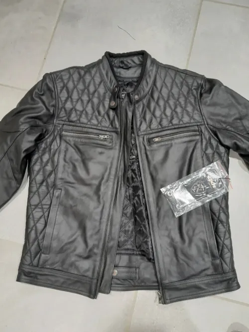 plusieurs BLOUSONS CUIR MOTO + GANTS 