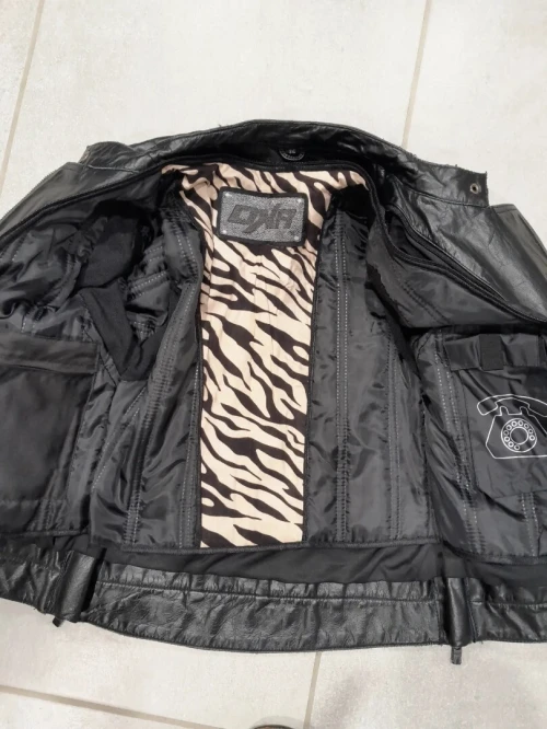 plusieurs BLOUSONS CUIR MOTO + GANTS 
