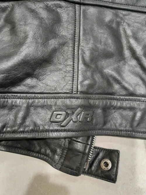 plusieurs BLOUSONS CUIR MOTO + GANTS 