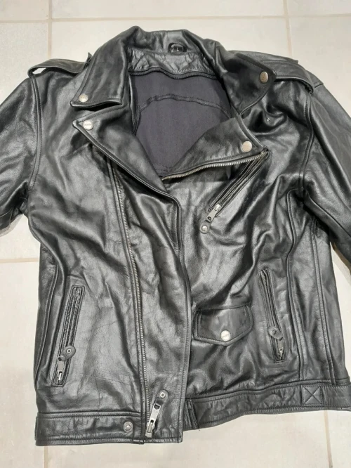 plusieurs BLOUSONS CUIR MOTO + GANTS 