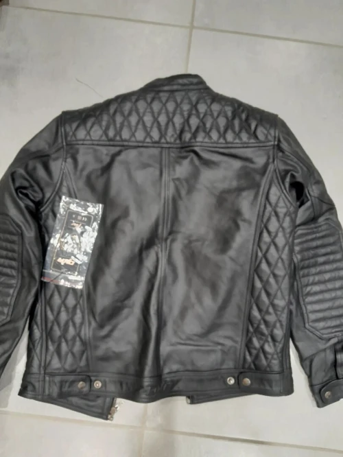 plusieurs BLOUSONS CUIR MOTO + GANTS 