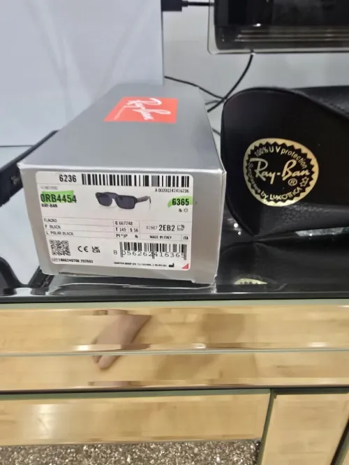 Lunette Solaire originale Rayban + parfums Canada