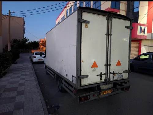 Renault Maxity 2012