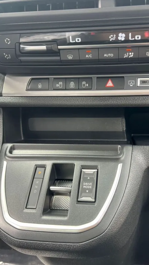 Peugeot Traveller Spacetourer Expert Jumpy 2025 VIP
