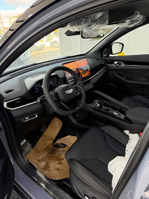 Geely Coolray 2025 