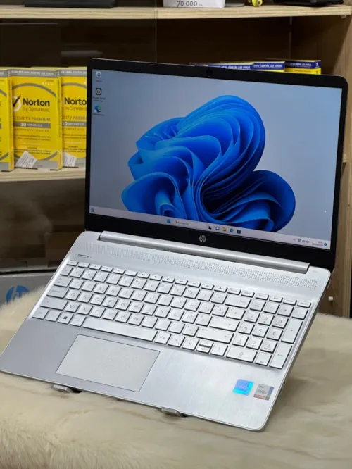HP LAPTOP 15s FQ4XXX I7 1195G7 16GO 512GO SSD NVME 
