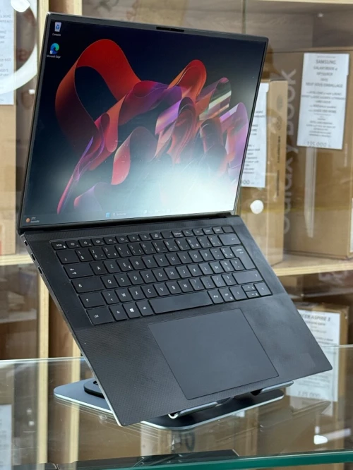 DELL PRECISION 5550 I7 10850H 16GO 256GO SSD + 512GO SSD NVIDIA QUADRO T1000 4GO 