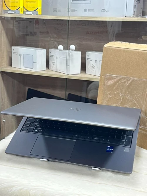 HP ZBOOK POWER G10 15.6" NEUF I7 VPRO 13800H 32GO 512GO SSD RTX A2000ada 8GO ECRAN 15.6" FULL HD
