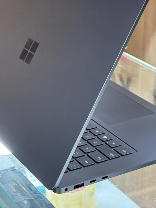 SURFACE LAPTOP 7 BLACK ÉDITION SNAPDRAGON X12 CORE 16GO 512GO SSD TACTILE