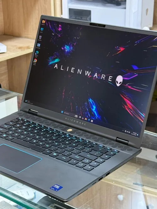 ALIENWARE M16 R2 ULTRA 9 185H 32GO 1TO SSD NVIDIA GEFORCE RTX4070 8GO 3K 240Hz