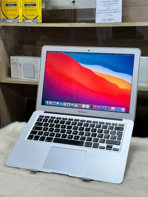 MACBOOK AIR 13.3" 2017 I5 1.8GHZ 8GO ECRAN 13.3" FULL HD 1080P LED MAC OS 11.1 BIG SUR 