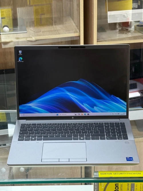 HP ZBOOK FURY 16 G11 I7 13850Hx 32GO 1TO SSD NVIDIA RTX3500 ada 12GO GDDR6