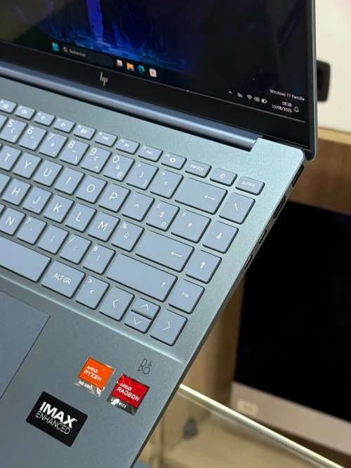 HP PAVILION PLUS 14 EY0XXX AMD RYZEN 7 7840U 16GO 512GO SSD 3K OLED