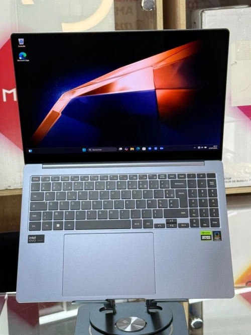 SAMSUNG GALAXYBOOK 4 ULTRA 960XG INTEL CORE ULTRA 7 155H 32GO 1TO SSD NVIDIA GEFORCE RTX4050 3K OLED