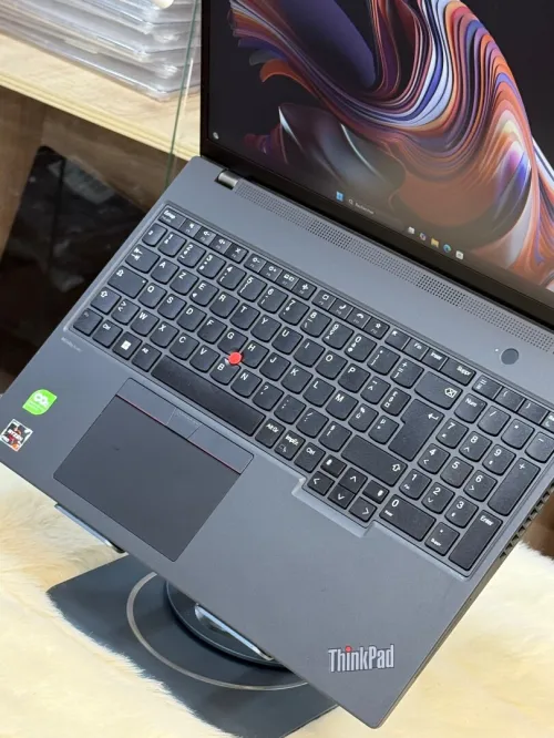 LENOVO THINKPAD P16s GEN 2 AMD RYZEN 7 PRO 7840U 32GO DDR5x 512GO SSD NVME AMD RADEON 780M 4GO GDDR6