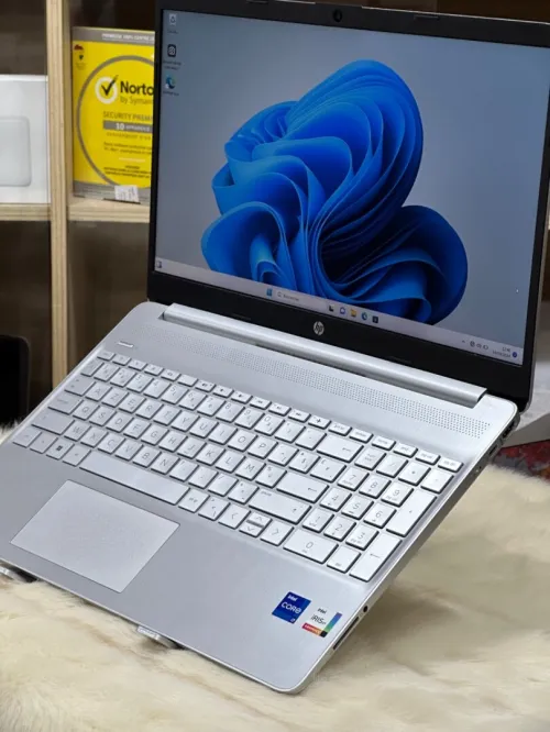 HP LAPTOP 15s FQ4XXX I7 1195G7 16GO 512GO SSD NVME 