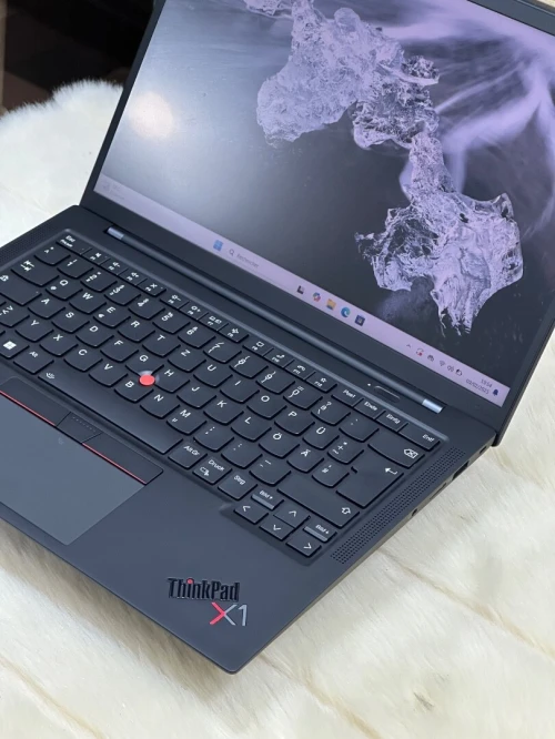 LENOVO THINKPAD X1 CARBON GEN 11 INTEL CORE I7 EVO 1355U 16GO 512GO SSD 