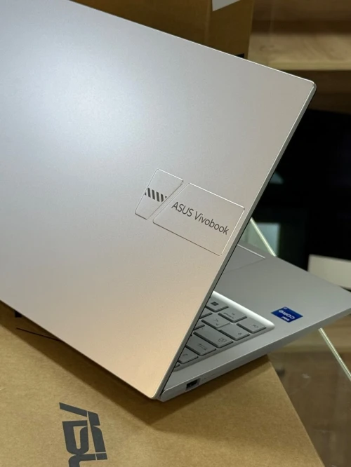 ASUS VIVOBOOK 15 X1504V I7 1355U 8GO 512GO SSD NEUF SOUS EMBALLAGE