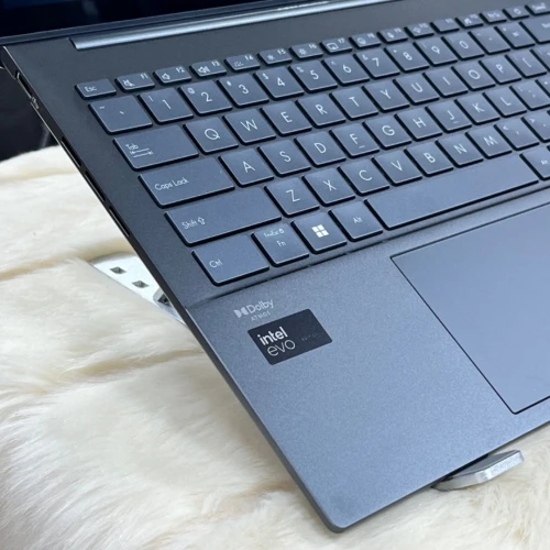 ASUS ZENBOOK 14 OLED CORE ULTRA 5 125H 8GO 512 SSD ARC GRAPHIC + INTEL AI BOOST ECRAN 14 WIN 11 