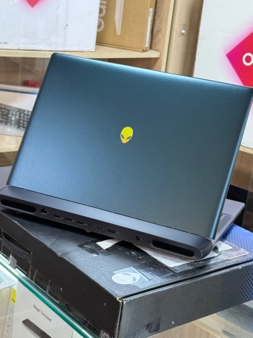 ALIENWARE 18 Area 51 ULTRA 9 275Hx 64Go DDR5 2To SSD NVIDIA GEFORCE RTX5090 24Go GDDR7 NEUF SOUS EMB