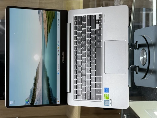 ASUS ZENBOOK 14 UX410UFR I7 8550U 8GO 128GO SSD + 1TO HDD NVIDIA GEFORCE MX130 2GO 