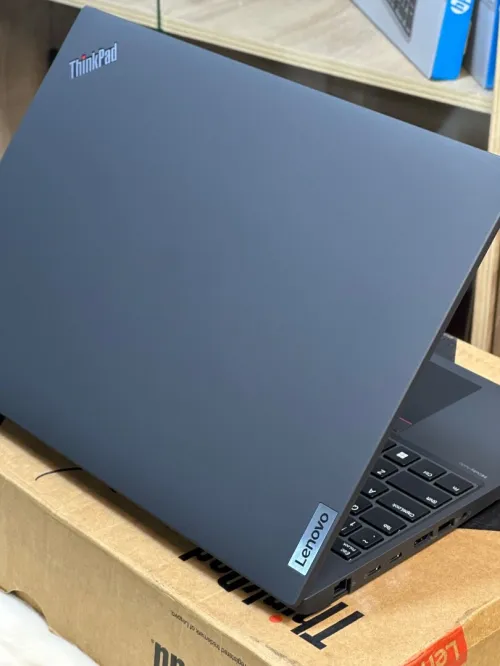LENOVO THINKPAD P16s Gen 2 AMD RYZEN 7 PRO 7840U 32GO 1TO SSD AMD RADEON 780M NEUF SOUS EMBALLAGE 