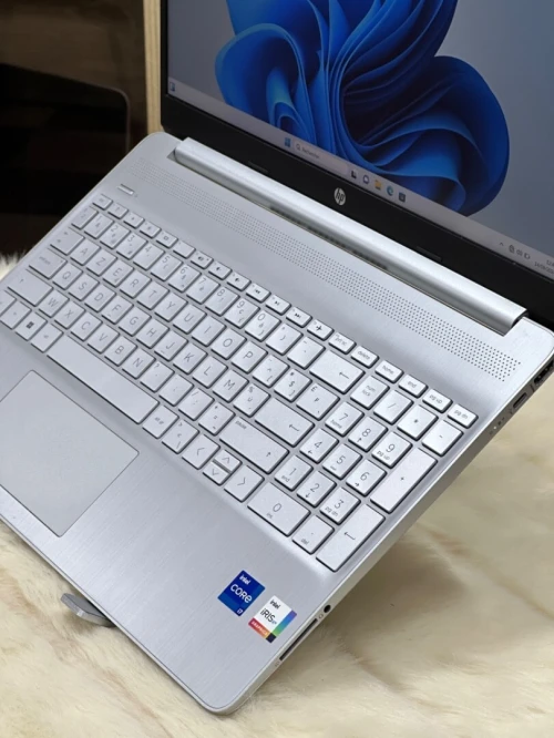 HP LAPTOP 15s FQ4XXX I7 1195G7 16GO 512GO SSD NVME 