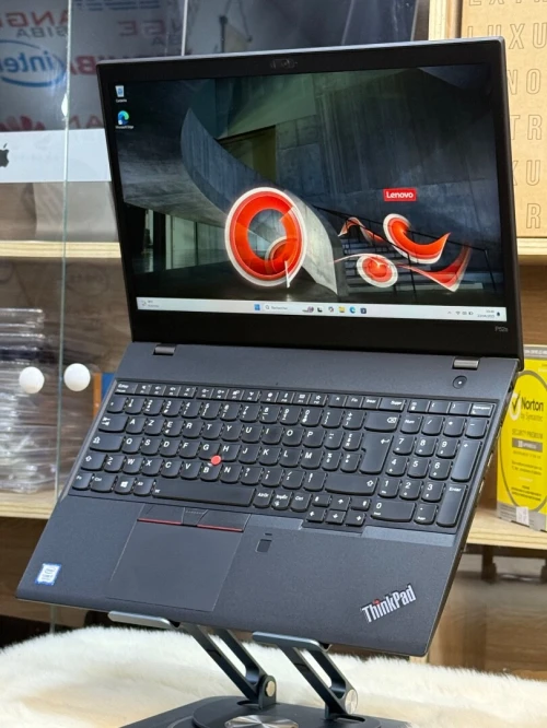 LENOVO THINKPAD P52s I7 8550U 16GO 256GO SSD NVIDIA QUADRO P500 2GO